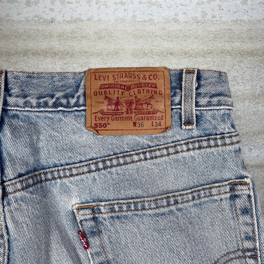 Vintage 90s Levis Jeans 550 36x34 Relaxed Fit Light Wash Denim Red Tab - Picture 4 of 6